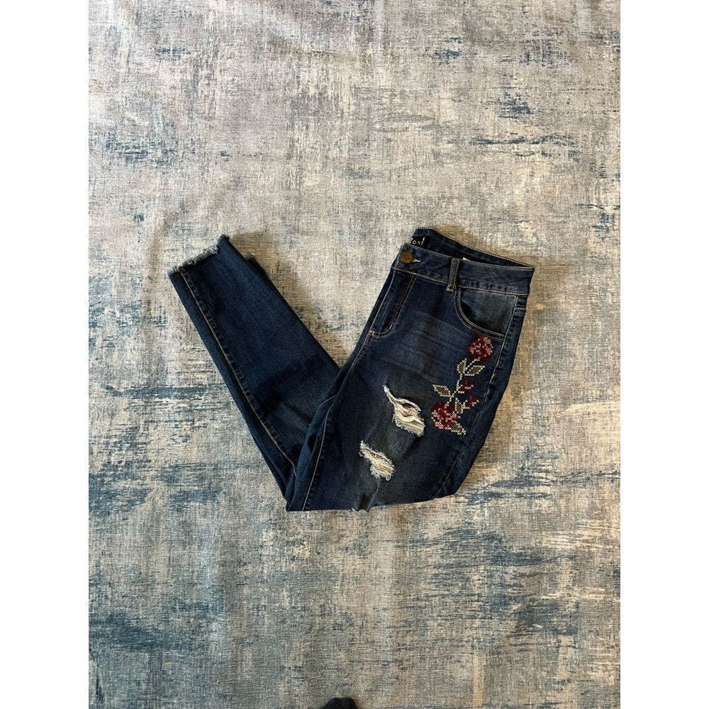 One 5 One Cross Stitch Embroidered Floral Distressed Cropped Jeans Size 14